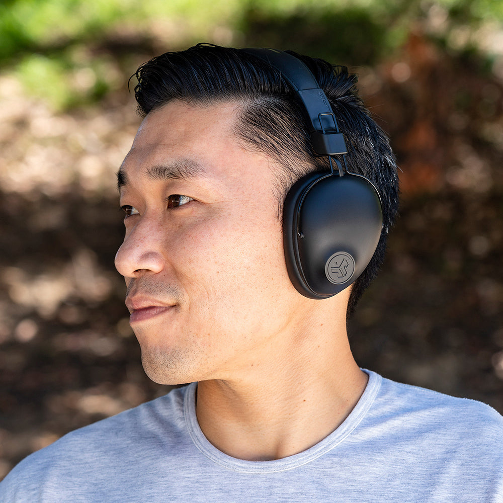 Studio Pro Wireless Over-Ear Headphones Black - Image 7