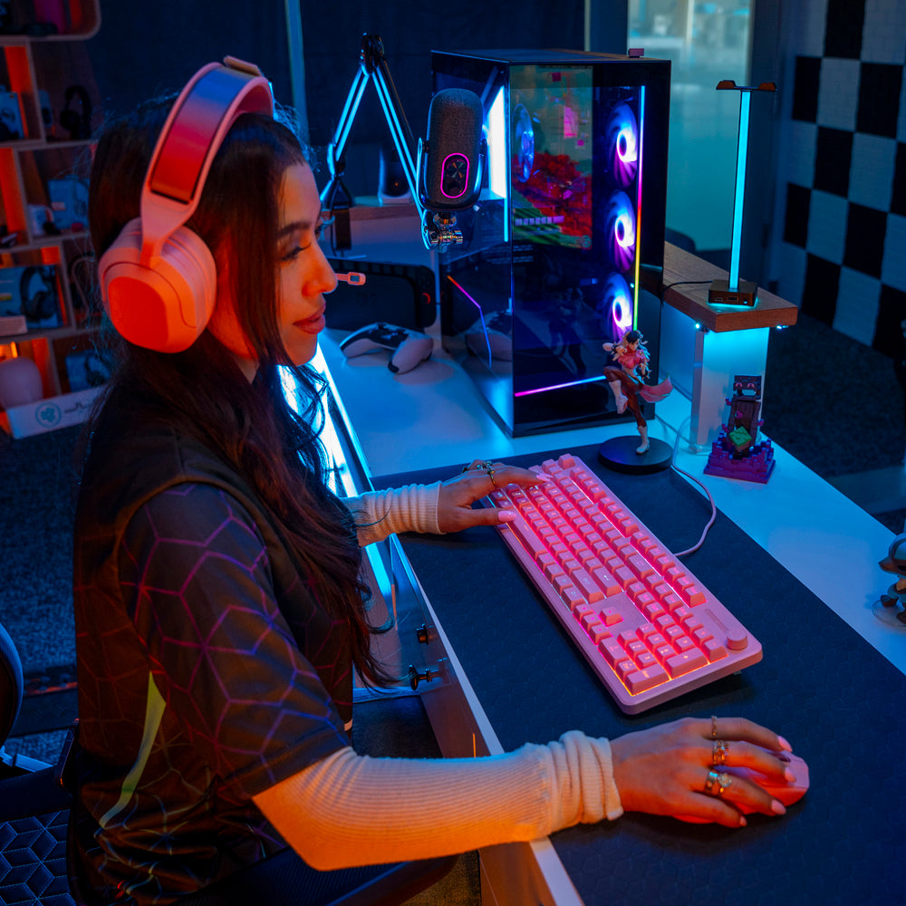 Nightfall Full-Size Wired Gaming Keyboard Pink - Image 4